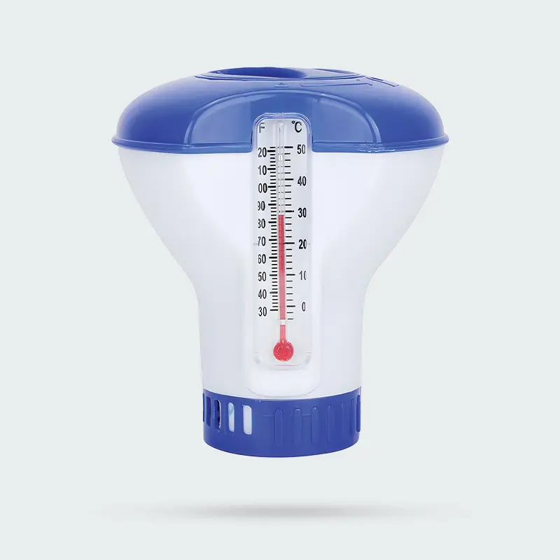 مقياس حرارة مع كمياويات المسبح